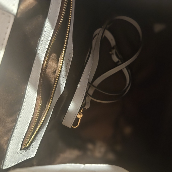 Tuscany Leather White Minerva Bucket Bag. NWOT - Picture 6 of 8